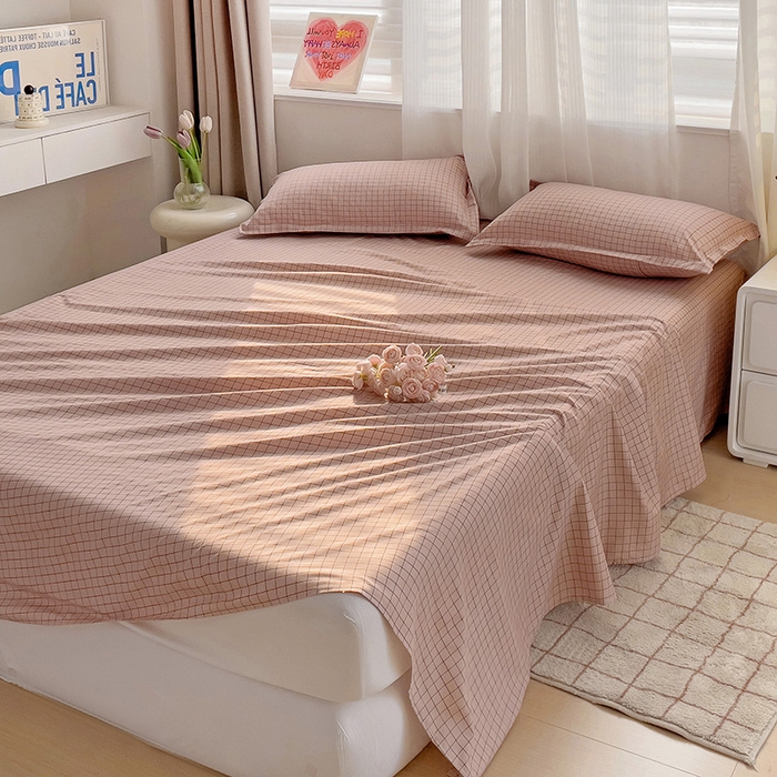 91家纺网 家纺一手货源 找家纺 楠沐家纺  2025年新款亲肤水洗棉芦荟棉印花床单系列 小粉格