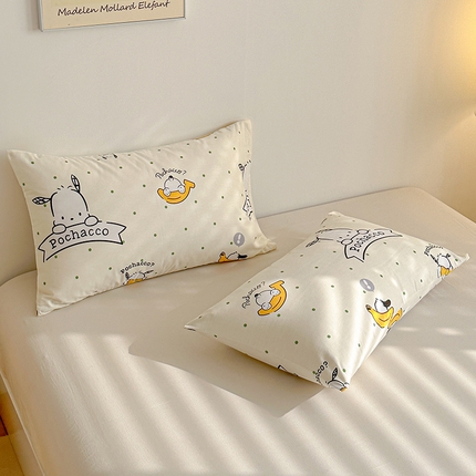 91家纺网 家纺一手货源 找家纺 爱丽丝 2024新款全棉三丽鸥新品系列-单枕套 香蕉帕恰狗