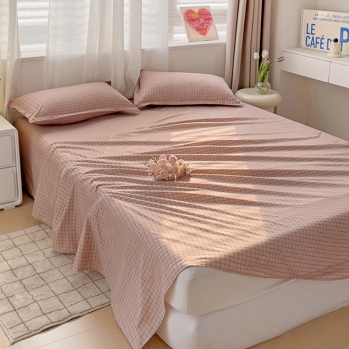 91家纺网 家纺一手货源 找家纺 楠沐家纺  2025年新款亲肤水洗棉芦荟棉印花床单系列 小粉格