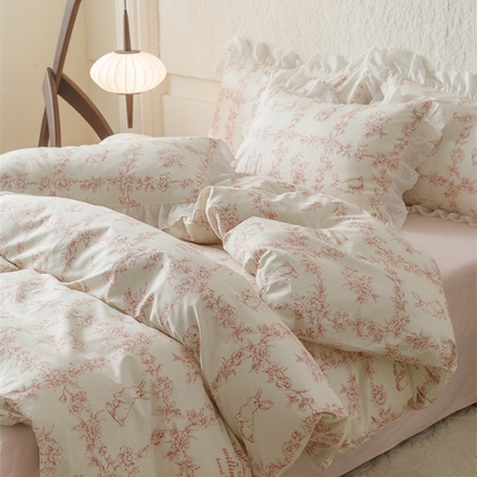 91家纺网 家纺一手货源 找家纺 金奇达 2024新款全棉蕾丝花边四件套 粉粉兔