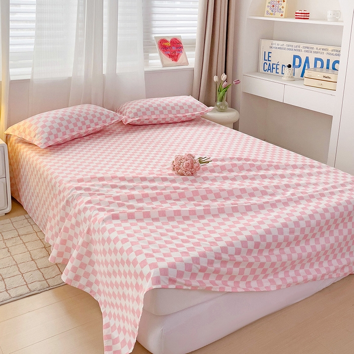 91家纺网 家纺一手货源 找家纺 楠沐家纺  2025年新款亲肤水洗棉芦荟棉印花床单系列 棋盘格-粉