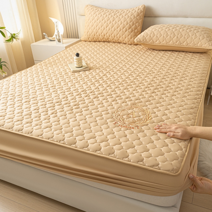 91家纺网 家纺一手货源 找家纺 卡伦 2025新款夹棉床笠烫画系列 皇冠-驼