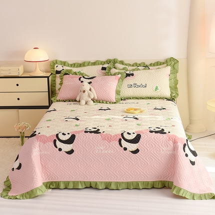 91家纺网 家纺一手货源 找家纺 美达家纺 2025新款A类全棉夹棉系列床盖 熊猫乐园-粉