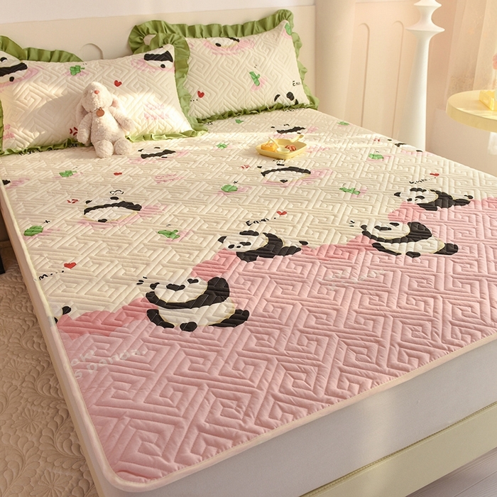 91家纺网 家纺一手货源 找家纺 美达家纺 2025新款A类全棉夹棉系列床垫床护垫  熊猫乐园-粉