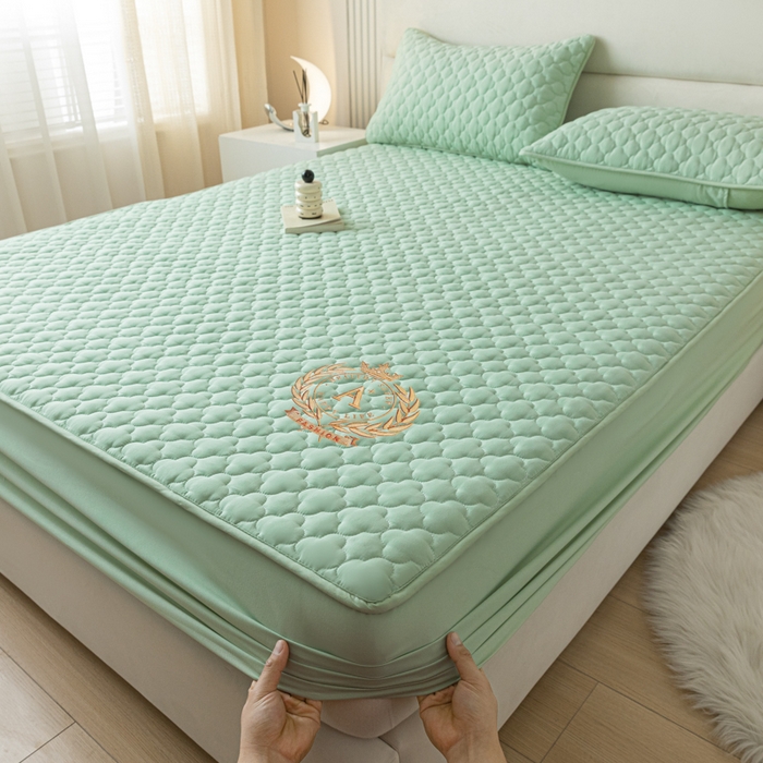 91家纺网 家纺一手货源 找家纺 卡伦 2025新款夹棉床笠烫画系列 皇冠-绿