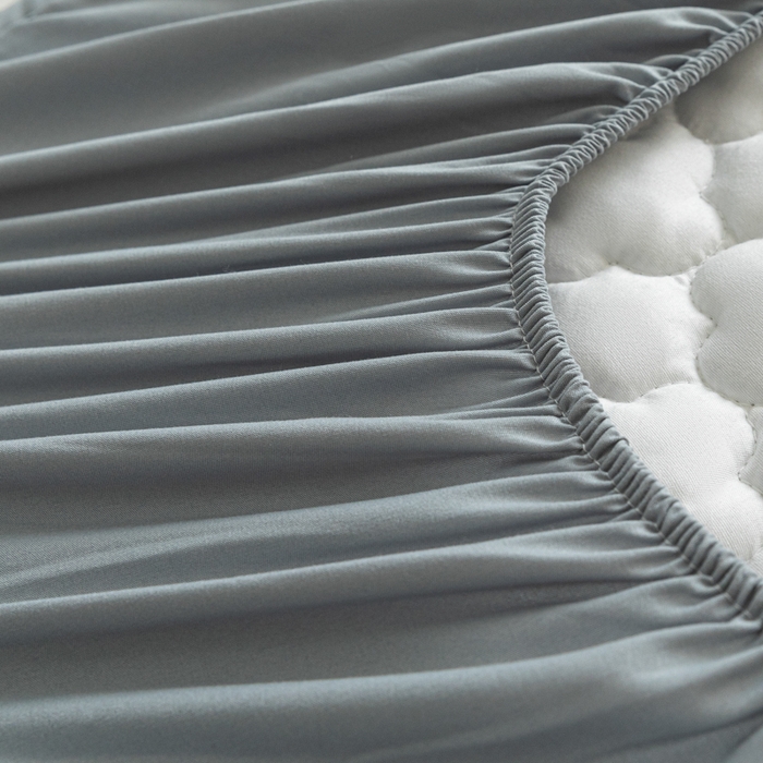 91家纺网 家纺一手货源 找家纺 卡伦 2025新款夹棉床笠烫画系列 皇冠-灰