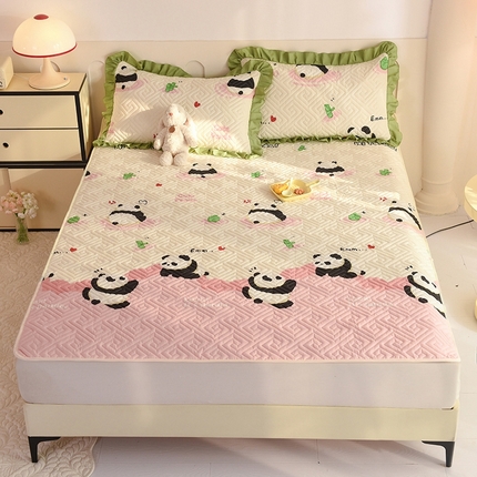 91家纺网 家纺一手货源 找家纺 美达家纺 2025新款A类全棉夹棉系列床垫床护垫  熊猫乐园-粉
