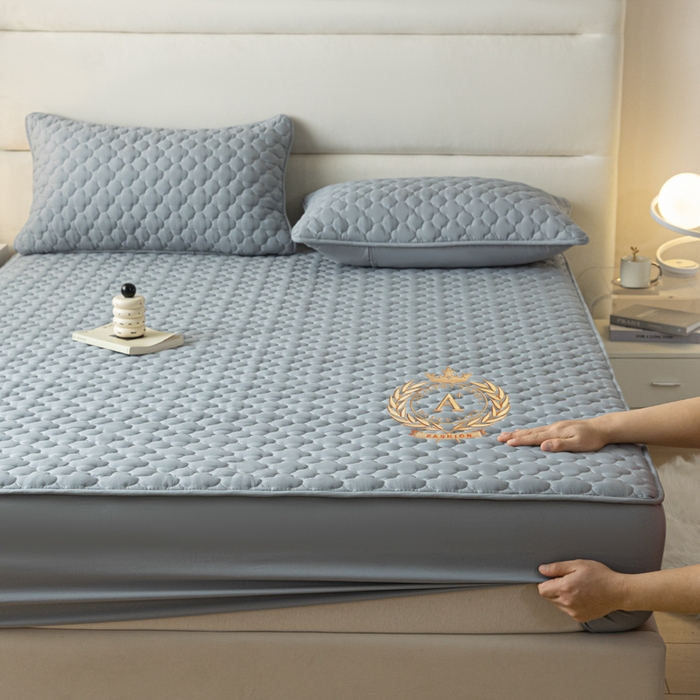 91家纺网 家纺一手货源 找家纺 卡伦 2025新款夹棉床笠烫画系列 皇冠-灰