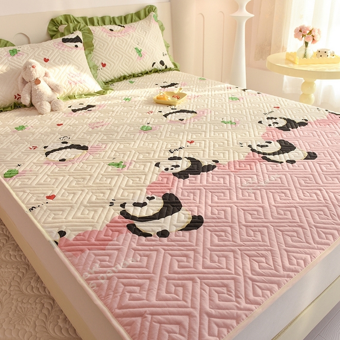 91家纺网 家纺一手货源 找家纺 美达家纺 2025新款A类全棉夹棉系列床垫床护垫  熊猫乐园-粉
