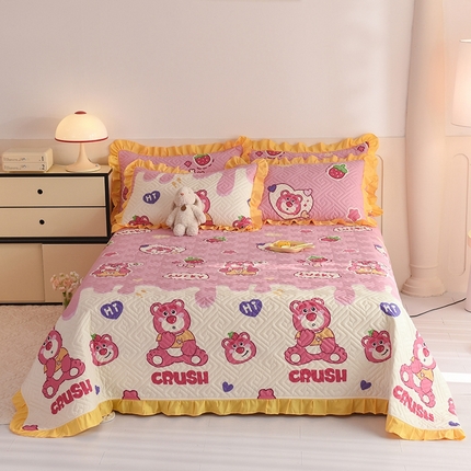 91家纺网 家纺一手货源 找家纺 美达家纺 2025新款A类全棉夹棉系列床盖 草莓熊宝