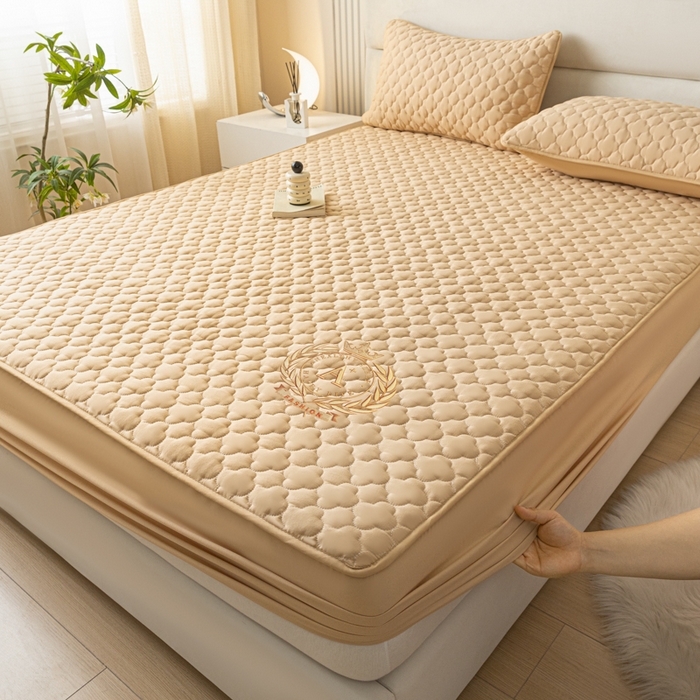 91家纺网 家纺一手货源 找家纺 卡伦 2025新款夹棉床笠烫画系列 皇冠-驼