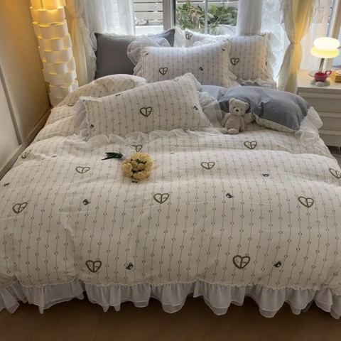 91家纺网 家纺一手货源 找家纺 慕澄 2024新款时尚印花泡泡棉花边四件套 星觅