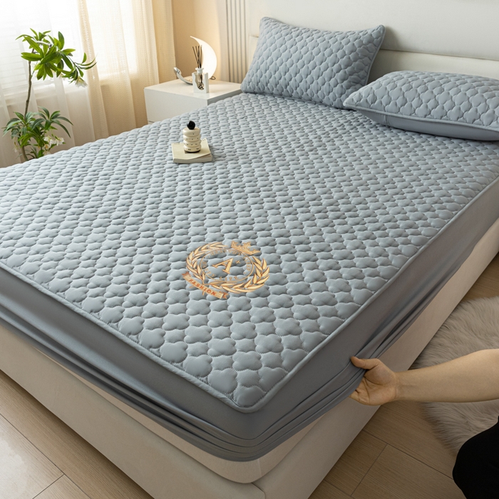 91家纺网 家纺一手货源 找家纺 卡伦 2025新款夹棉床笠烫画系列 皇冠-灰