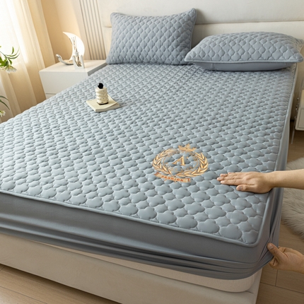 91家纺网 家纺一手货源 找家纺 卡伦 2025新款夹棉床笠烫画系列 皇冠-灰