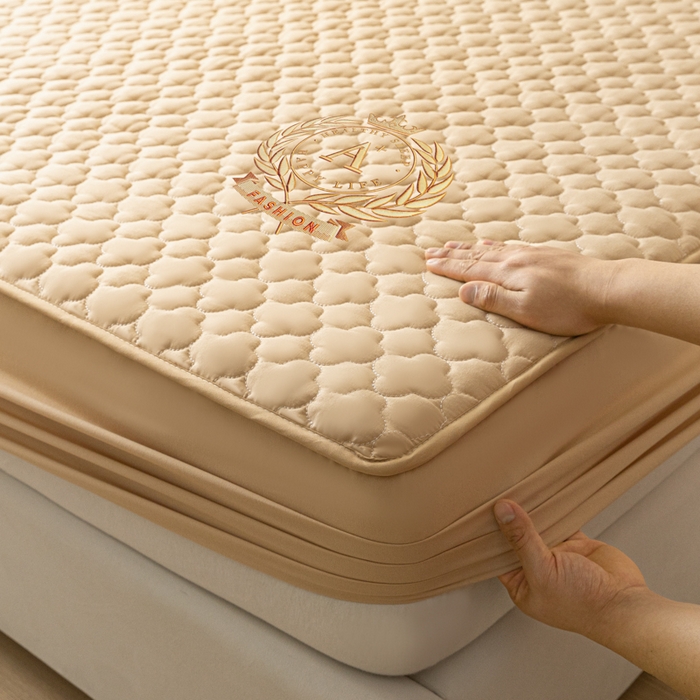 91家纺网 家纺一手货源 找家纺 卡伦 2025新款夹棉床笠烫画系列 皇冠-驼