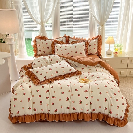 91家纺网 家纺一手货源 找家纺 慕梵家居 2024新款泡泡纱花边款四件套 花边款-奶油草莓