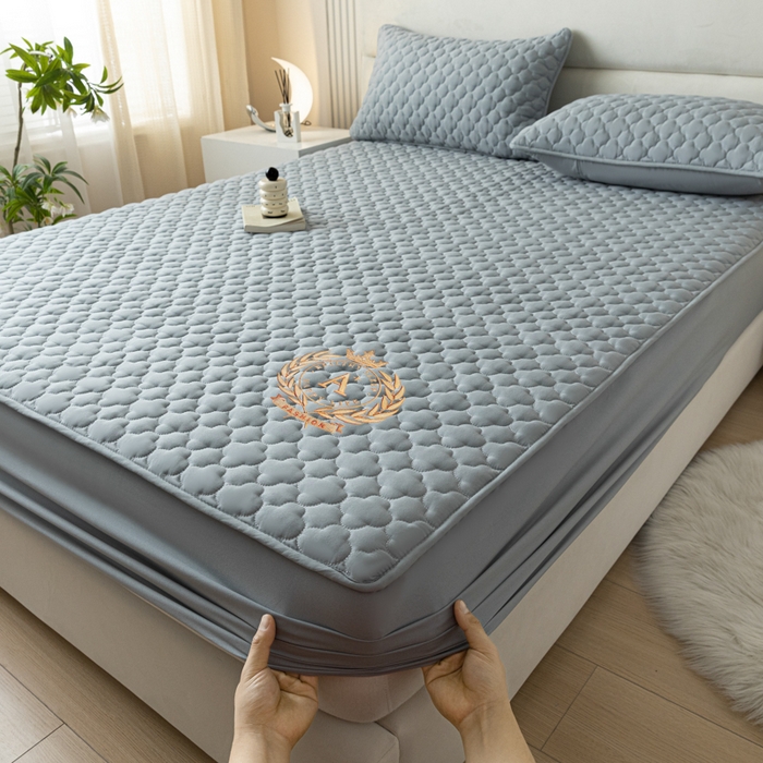 91家纺网 家纺一手货源 找家纺 卡伦 2025新款夹棉床笠烫画系列 皇冠-灰