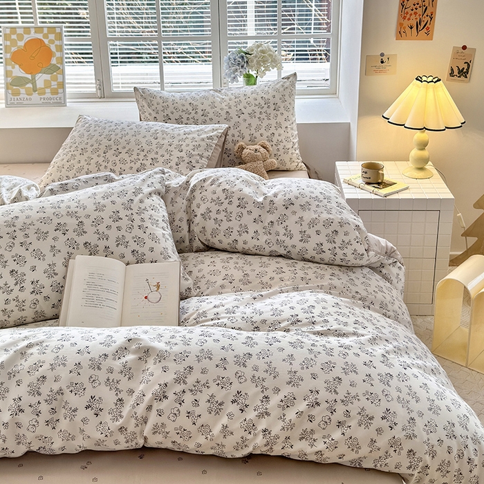 91家纺网 家纺一手货源 找家纺 沐棉家居 2024新款小清新全棉13372印花单被套 小熊物语