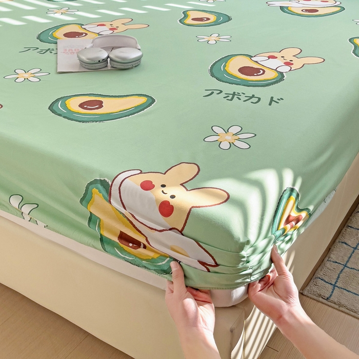 91家纺网 家纺一手货源 找家纺  楠沐家纺 2026新款印花亲肤芦荟棉水洗棉床笠 牛油果小兔