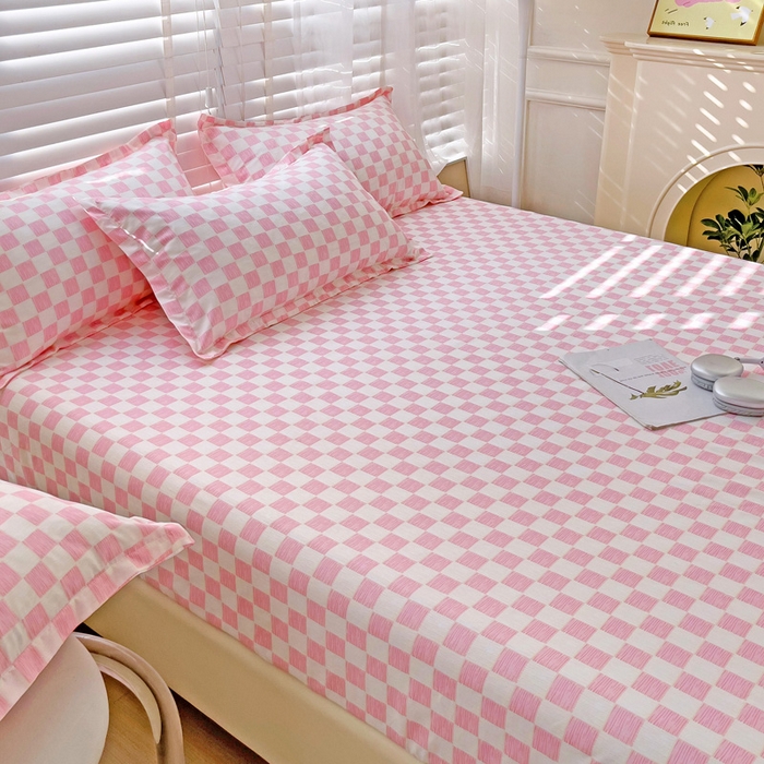 91家纺网 家纺一手货源 找家纺  楠沐家纺 2026新款印花亲肤芦荟棉水洗棉床笠 棋盘格-粉