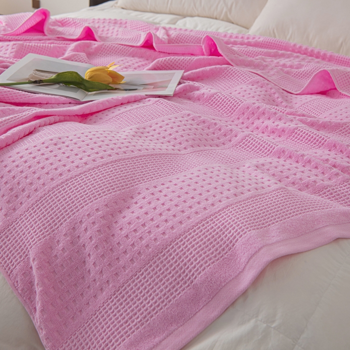 91家纺网 家纺一手货源 找家纺 雯雨家纺 2024老式怀旧A类纯棉毛巾被 蜂窝粉色