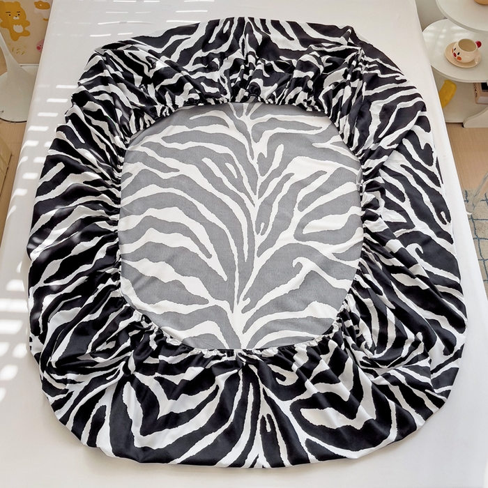 91家纺网 家纺一手货源 找家纺  楠沐家纺 2025新款印花亲肤芦荟棉水洗棉床笠 斑马