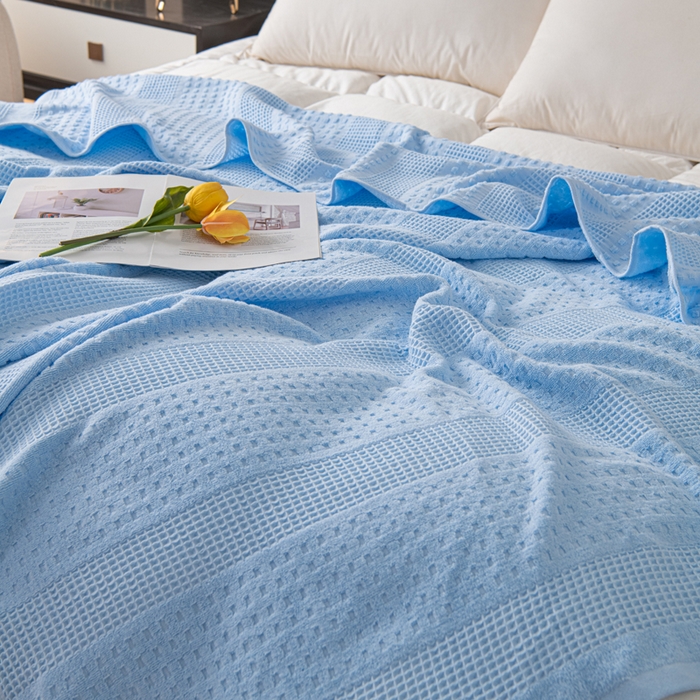 91家纺网 家纺一手货源 找家纺 雯雨家纺 2024老式怀旧A类纯棉毛巾被 蜂窝浅蓝