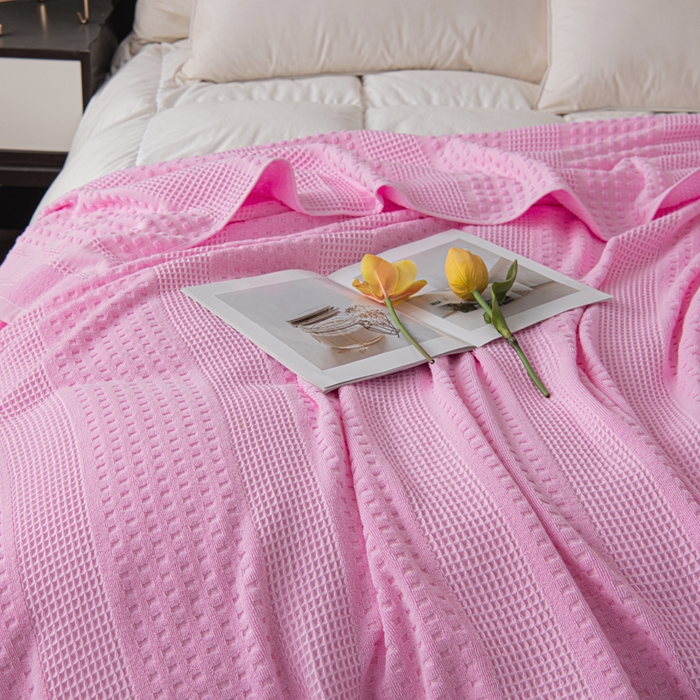 91家纺网 家纺一手货源 找家纺 雯雨家纺 2024老式怀旧A类纯棉毛巾被 蜂窝粉色
