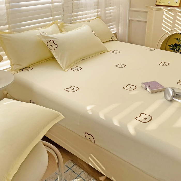 91家纺网 家纺一手货源 找家纺  楠沐家纺 2026新款印花亲肤芦荟棉水洗棉床笠 熊白卡