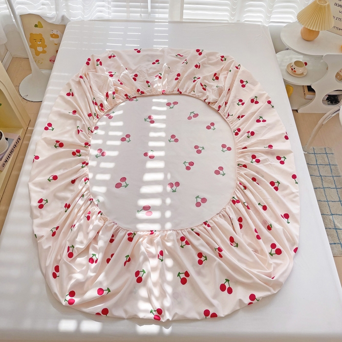 91家纺网 家纺一手货源 找家纺  楠沐家纺 2025新款印花亲肤芦荟棉水洗棉床笠 小樱桃