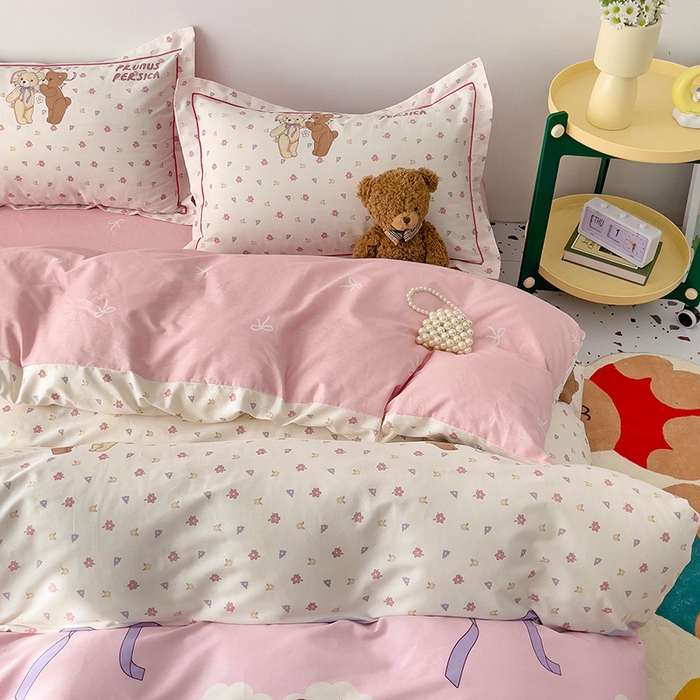 91家纺网 家纺一手货源 找家纺 乐童 2024新款直播爆款13070纯棉印花吊边款一字绣四件套 超甜熊仔