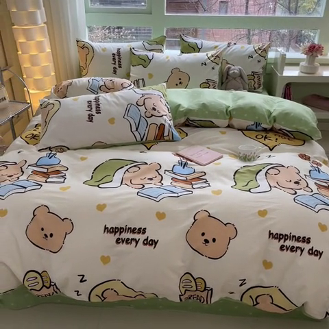 91家纺网 家纺一手货源 找家纺  琪格格纺织 2024新款13372全棉印花小清新四件套 酣睡熊