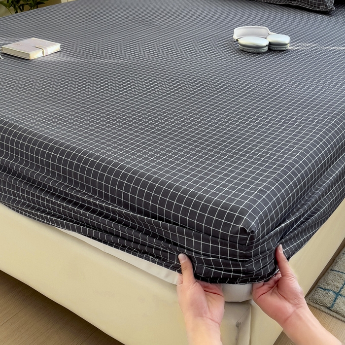 91家纺网 家纺一手货源 找家纺  楠沐家纺 2025新款印花亲肤芦荟棉水洗棉床笠 小黑格