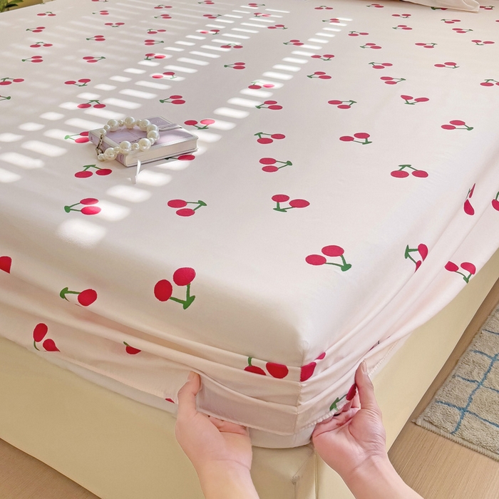 91家纺网 家纺一手货源 找家纺  楠沐家纺 2025新款印花亲肤芦荟棉水洗棉床笠 小樱桃