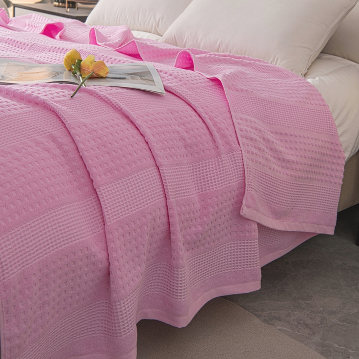 91家纺网 家纺一手货源 找家纺 雯雨家纺 2024老式怀旧A类纯棉毛巾被 蜂窝粉色