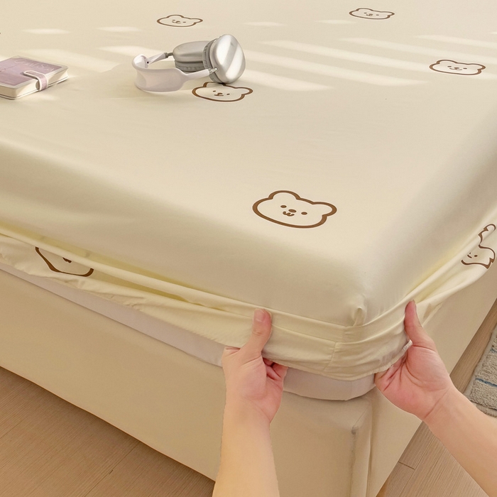 91家纺网 家纺一手货源 找家纺  楠沐家纺 2026新款印花亲肤芦荟棉水洗棉床笠 熊白卡