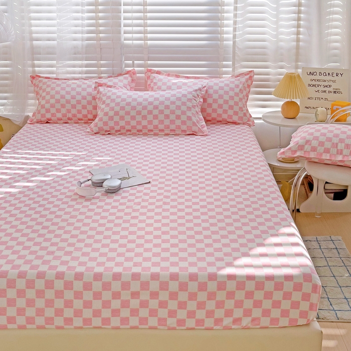 91家纺网 家纺一手货源 找家纺  楠沐家纺 2026新款印花亲肤芦荟棉水洗棉床笠 棋盘格-粉