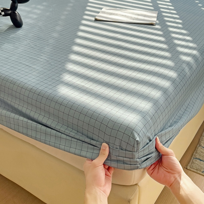 91家纺网 家纺一手货源 找家纺  楠沐家纺 2025新款印花亲肤芦荟棉水洗棉床笠 小蓝格