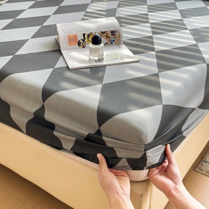 91家纺网 家纺一手货源 找家纺  楠沐家纺 2025新款印花亲肤芦荟棉水洗棉床笠 菱格灰