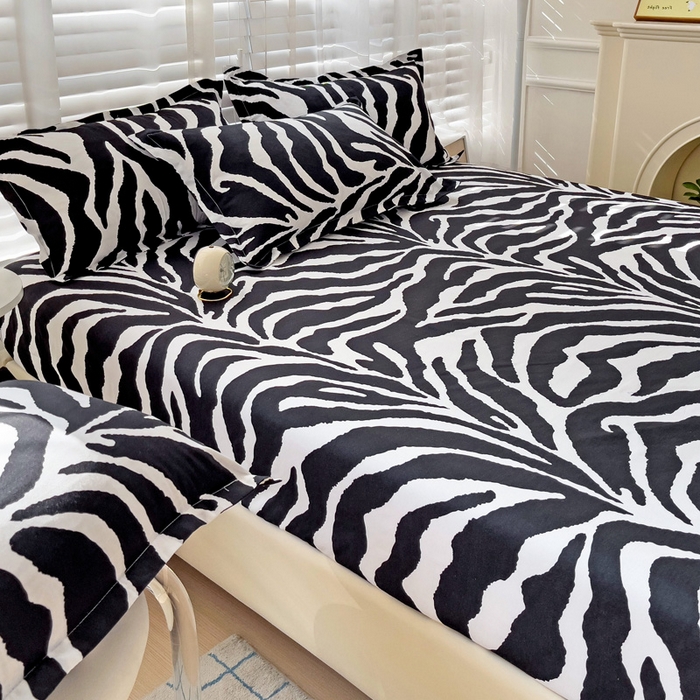 91家纺网 家纺一手货源 找家纺  楠沐家纺 2025新款印花亲肤芦荟棉水洗棉床笠 斑马