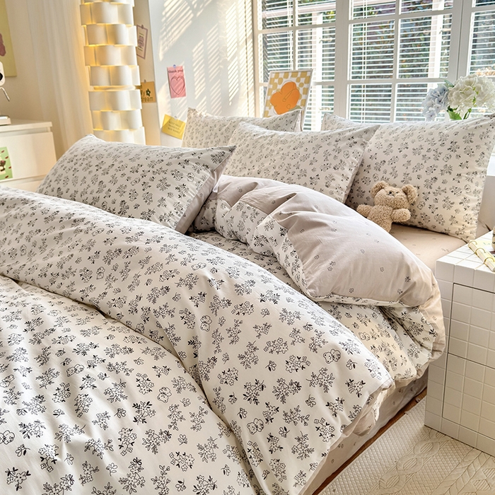 91家纺网 家纺一手货源 找家纺 沐棉家居 2024新款小清新全棉13372印花单被套 小熊物语