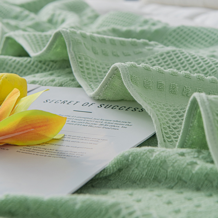 91家纺网 家纺一手货源 找家纺 雯雨家纺 2024老式怀旧A类纯棉毛巾被 蜂窝墨绿