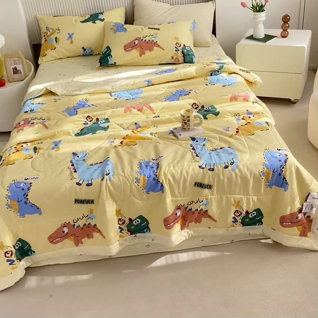 91家纺网 家纺一手货源 找家纺 鸣升家纺 A类印花全棉12868棉花夏凉被四件套夏被 恐龙奇遇（黄）