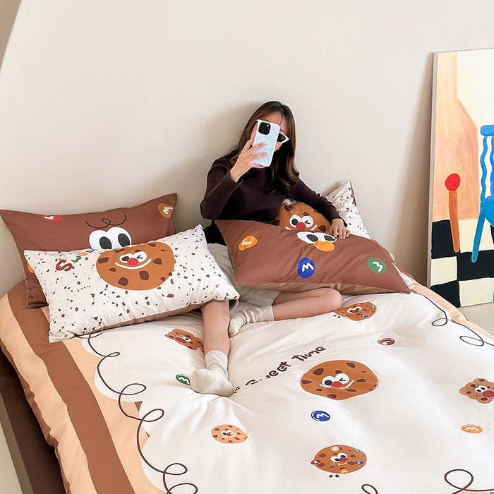 91家纺网 家纺一手货源 找家纺 红馆 2024新款13070大版数码印花四件套 丸趣曲奇