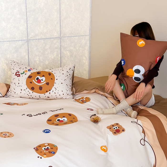 91家纺网 家纺一手货源 找家纺 红馆 2024新款13070大版数码印花四件套 丸趣曲奇