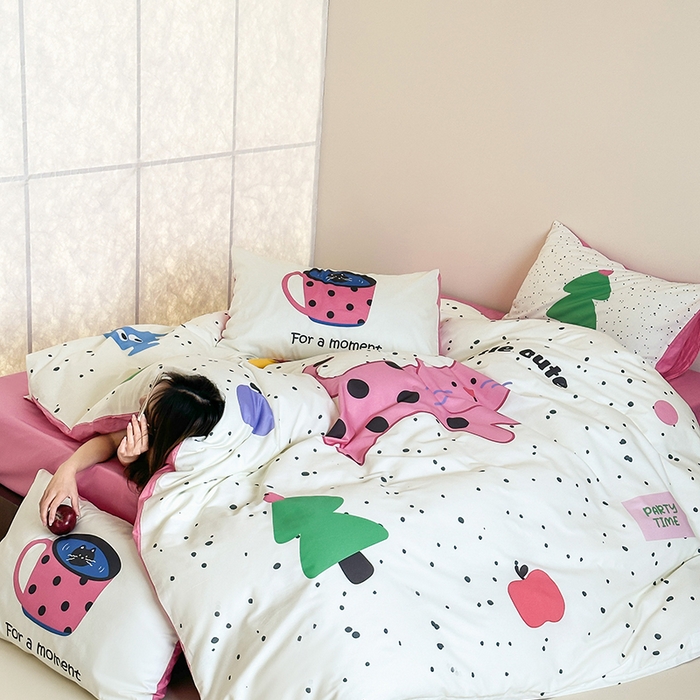 91家纺网 家纺一手货源 找家纺 红馆 2024新款13070大版数码印花四件套 派对时刻