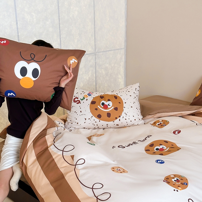 91家纺网 家纺一手货源 找家纺 红馆 2024新款13070大版数码印花四件套 丸趣曲奇