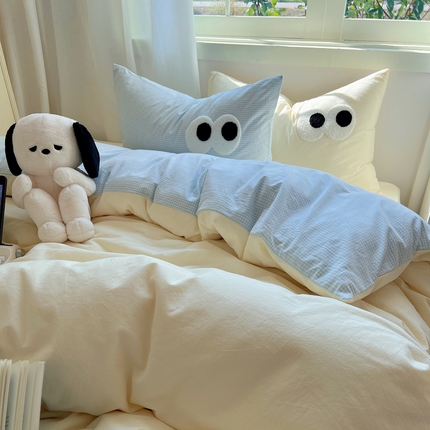 91家纺网 家纺一手货源 找家纺 盼季家纺 2024新款高支高密柔软亲肤混搭四件套大眼睛系列-风格一 大眼-奶黄蓝格