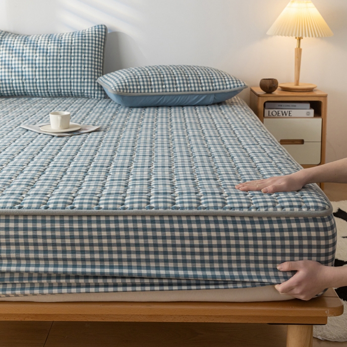 91家纺网 家纺一手货源 找家纺 鑫钰 2024新款无印风水洗棉水洗亲肤大豆夹棉床笠-简格 简格-蓝小格