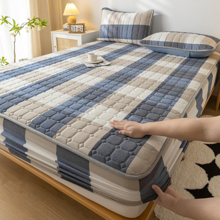 91家纺网 家纺一手货源 找家纺 鑫钰 2024新款无印风水洗棉水洗亲肤大豆夹棉床笠-简格 简格-蓝大格